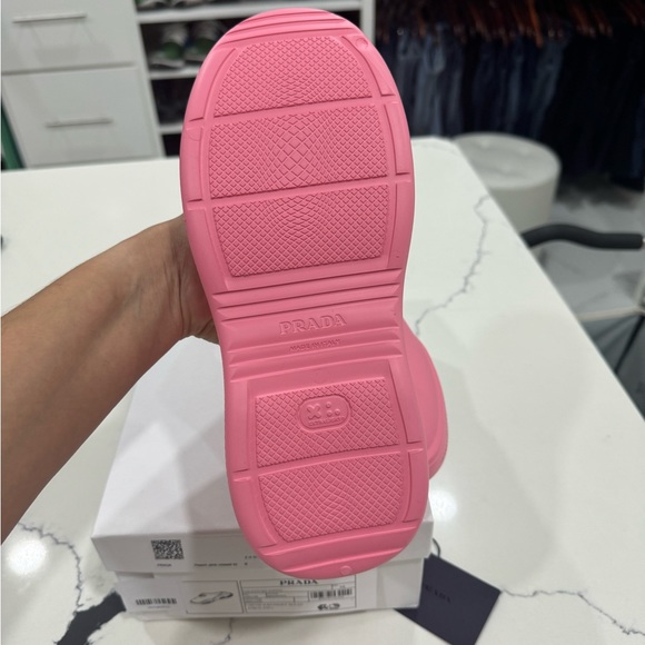 Prada slide - Picture 3 of 6